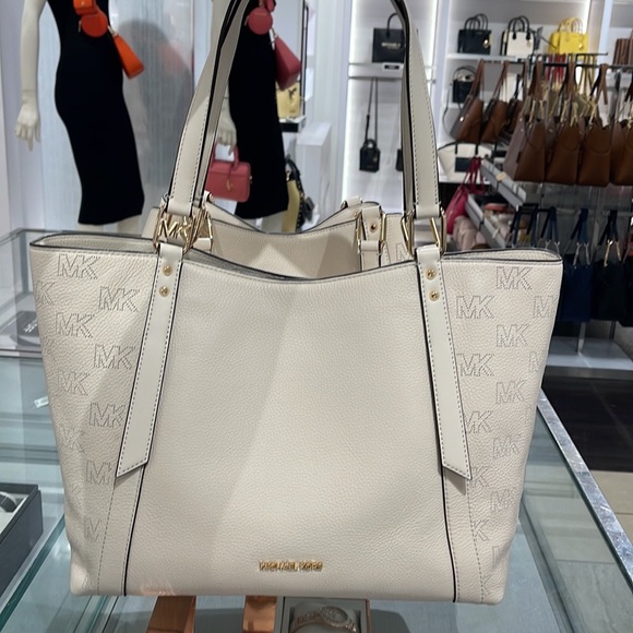 MICHAEL KORS ARLO LARGE GRAB BAG SHOULDER TOTE MK LEATHER GOLD~2 BAGS IN 1
NWT - Picture 16 of 16